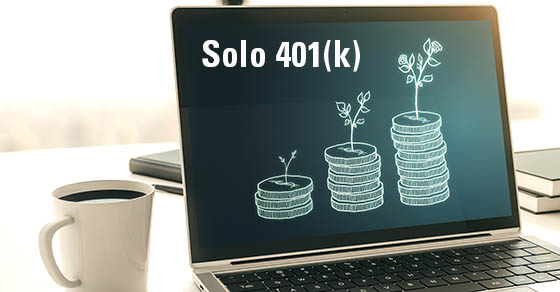 laptop with solo 401(k) image
